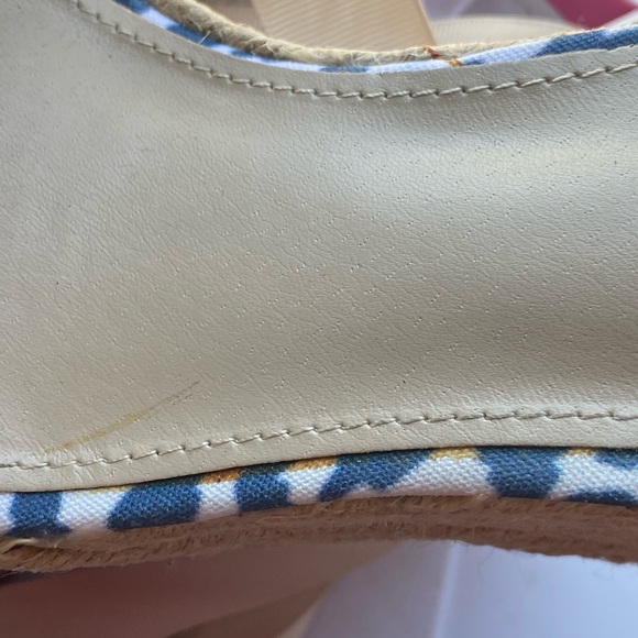 Just Fab Blue and White Ikat-Printed Wedges - Picture 5 of 9